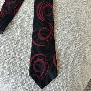 Royal knight Elegant Black and Red Men's Tie